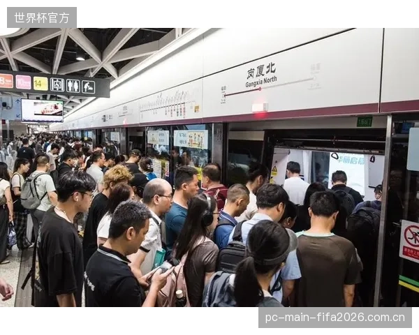 地铁修到了门口,为何观众从出站到入座的“最后一公里”体验依然糟糕? 地铁修到了门口,为何观众从出站到入座的“最后一公里”体验依然糟糕?